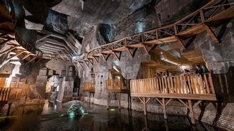 Navigating Wieliczka Salt Mine