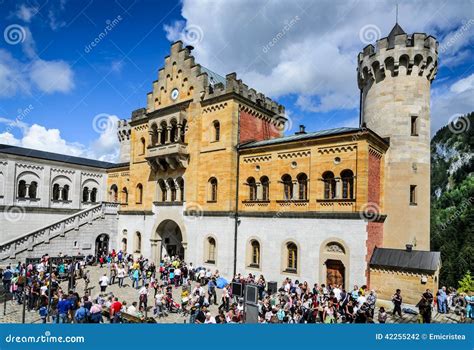 Neuschwanstein Castle Crowds