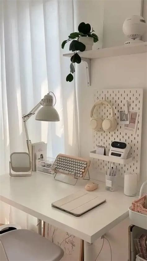 Neutral-toned