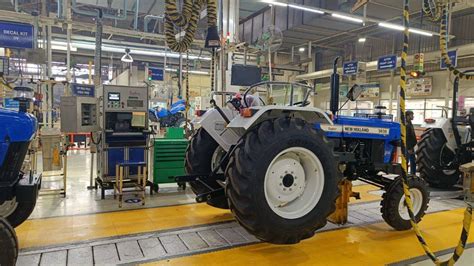 New Holland Tractor Manufacturing