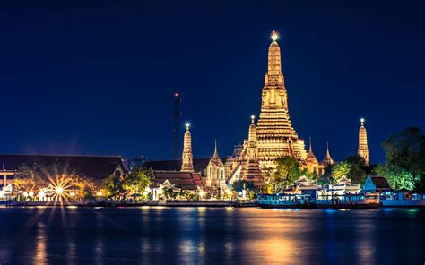 Night View of Wat Arun during Cycling