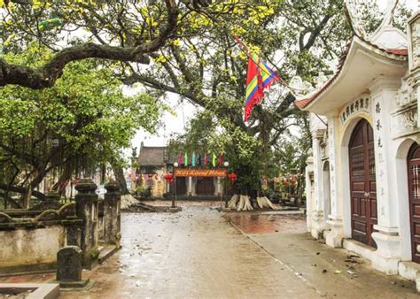 Nom Village activities