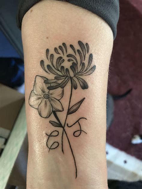 Family birth month flowers Tattoos, Thigh tattoos women