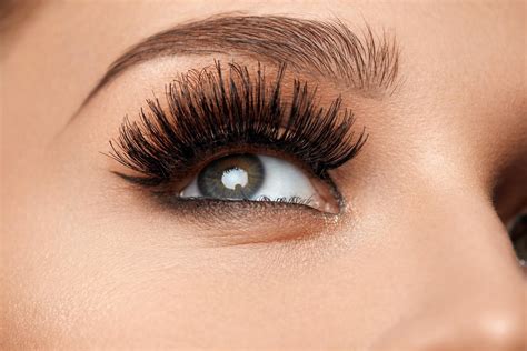 Now Is the Time to Get False Eyelashes on the Gold Coast