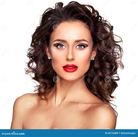 Femme Fatales: Unleash the Beauty of Nude Models - A Seductive Collection of Captivating Photos!