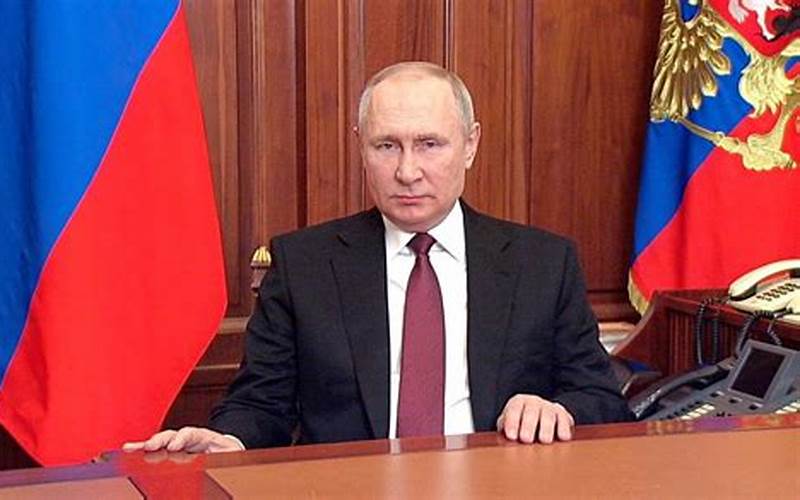 Nurse Speculates Putin Has Symptoms Of Parkinson'S In Viral Video