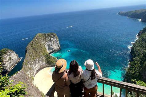 Nusa Penida lunch with view