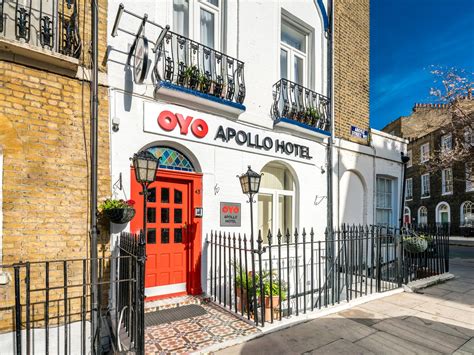 OYO Townhouse Apollo London Bar