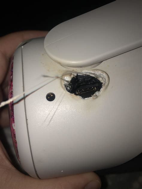Oculus Charging Port Cleaning