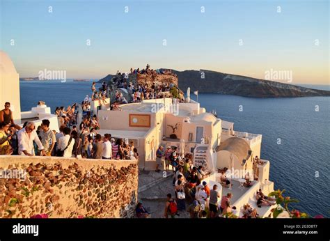Oia crowds