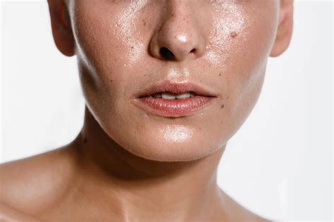 Say Goodbye to Oily and Flaky Skin: Effective Solutions