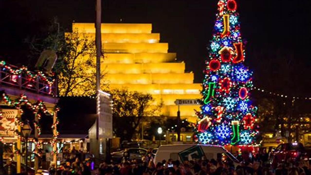 Old Sac Tree Lighting 2025