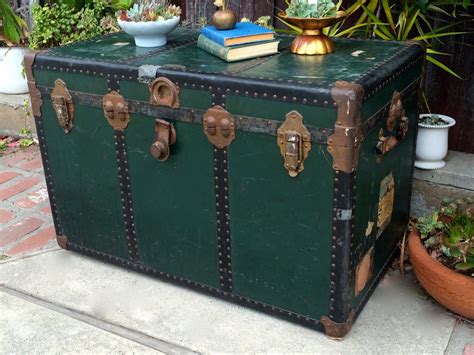 Vintage trunk coffee table Coffee table trunk, Living room leather, Old trunks