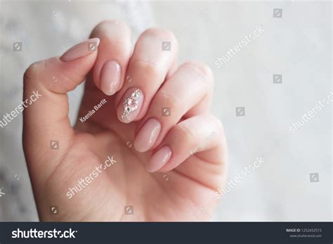One Hand Delicate Nude Pink