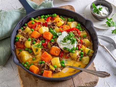 One Pot Pasta mit Brokkoli Champignons und Hackfleisch - Instakoch.de