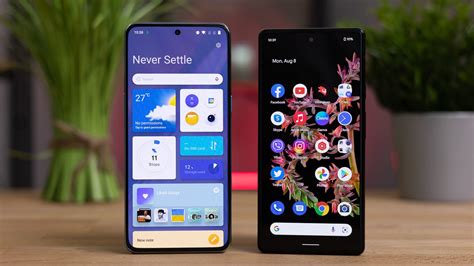 OnePlus 10T vs Google Pixel 6: Design