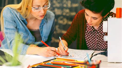 Online Coloring Communities