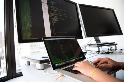 6 Benefits of Being a Computer Programmer