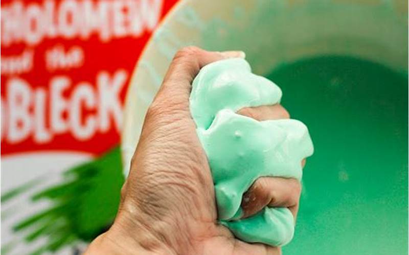 Gooey Substance Made of Cornstarch – A Fun and Messy Science Experiment