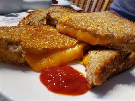 Ooey-Gooey Grilled Cheese Perfection