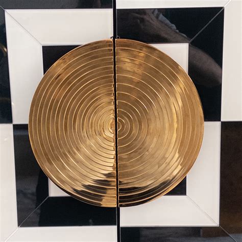 Op-Art-Bar: An Artistic And Relaxing Experience