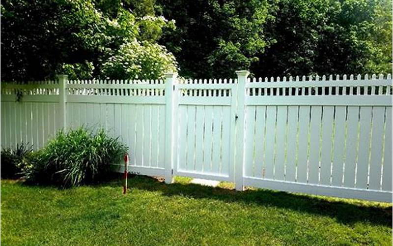 Open Spindle Wood Privacy Fence - The Perfect Solution For Your Outdoor Space