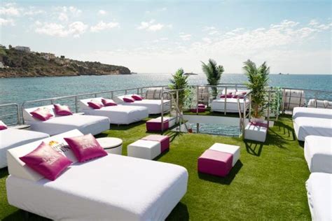 Open Bar and Onboard Paella