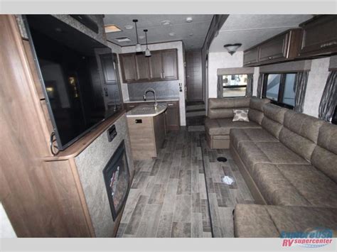 Open Range Roamer Travel Trailer Interior