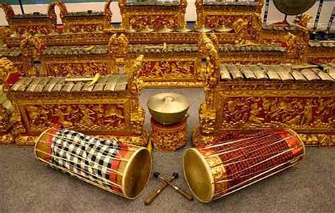 Opera tradisional Bali dengan iringan gamelan