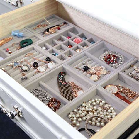 Organize Your Jewelry With a Jewelry Box