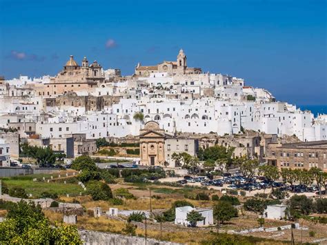 A Detailed Look at ‘In the White of Ostuni’: A Travel Review