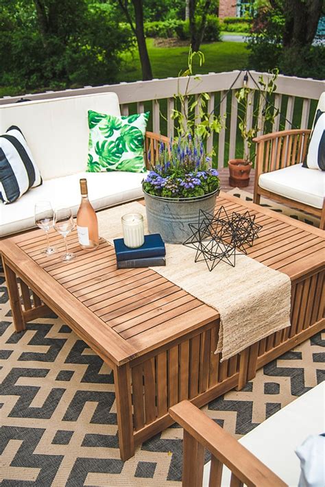 Outdoor Coffee Table Decor Ideas