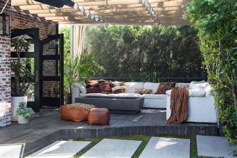 Outdoor Living Room Design