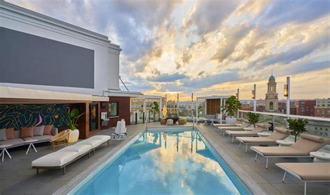 Outdoor-Swimming-Pool-Washington-Apartment