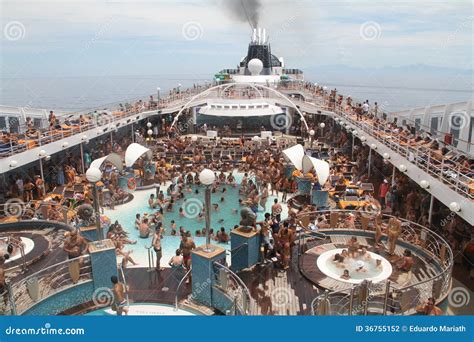 Overcrowding on cruise