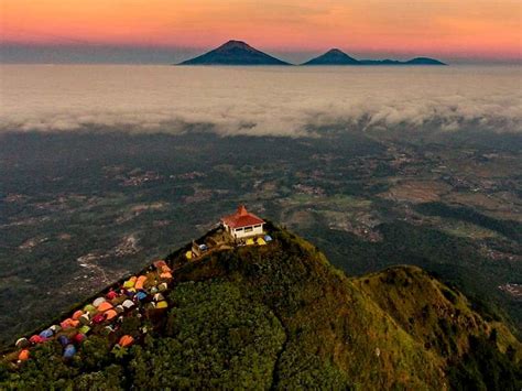 Padang Savana Di Gunung Andong