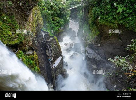 Pailon del Diablo Waterfall
