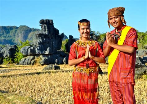 Pakaian Adat Toraja Sulawesi Selatan