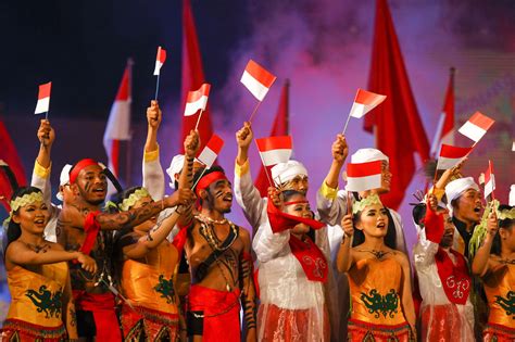 Pakaian Tradisional: Pemertahankan Identitas Budaya dalam Sumber Kebudayaan Nasional