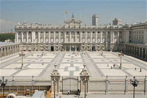 Madrid’s Palacio Real Review: Experience True Royal Luxury