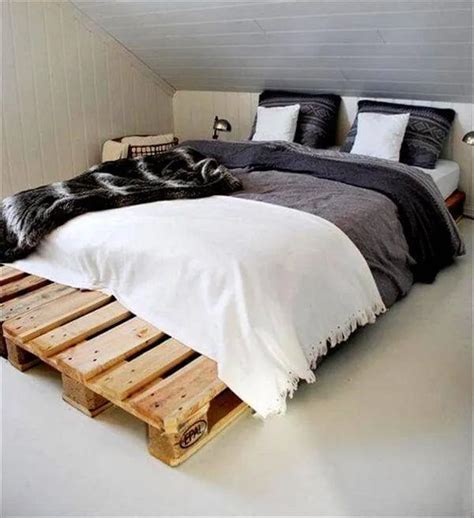 Pallet Bed Cons