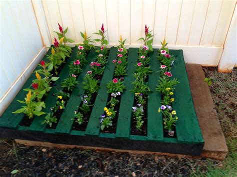 Pallet Flower Bed Edging