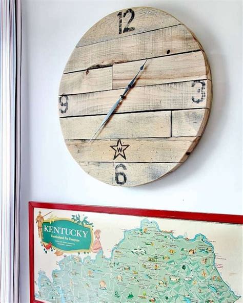 Pallet Wall Clock Design