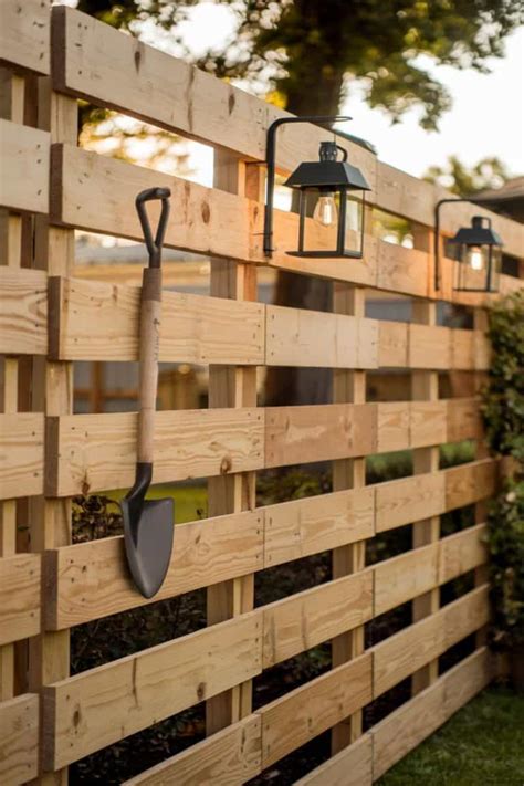 Pallet Wall Fence