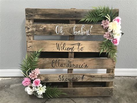 Pallet Wall For Baby Shower