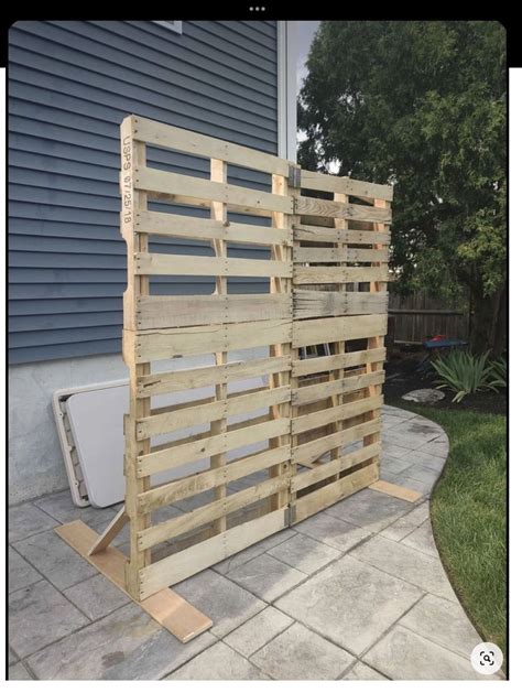 Pallet Wall Free Standing