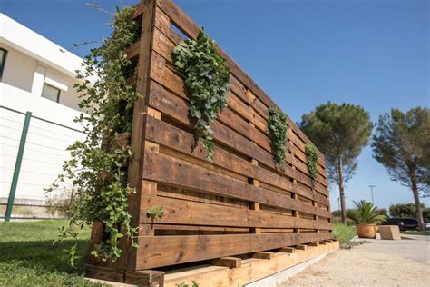 Pallet Wall Ideas Outside