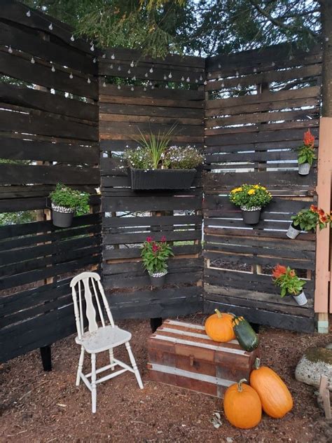 Pallet Wall Outside