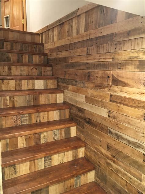 Pallet Wall Stairs