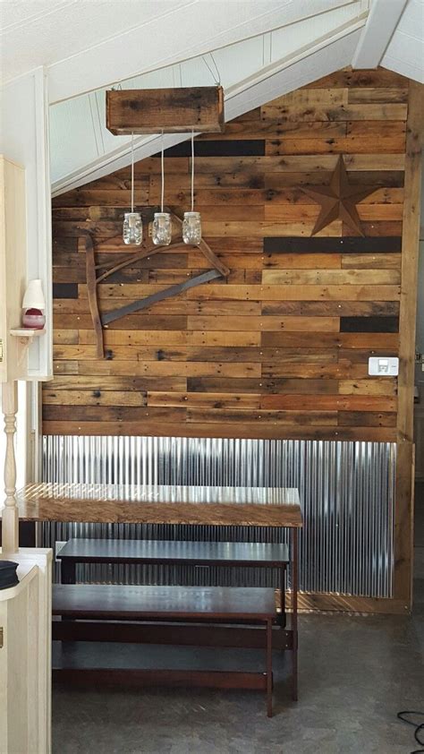 Pallet Wall With Metal